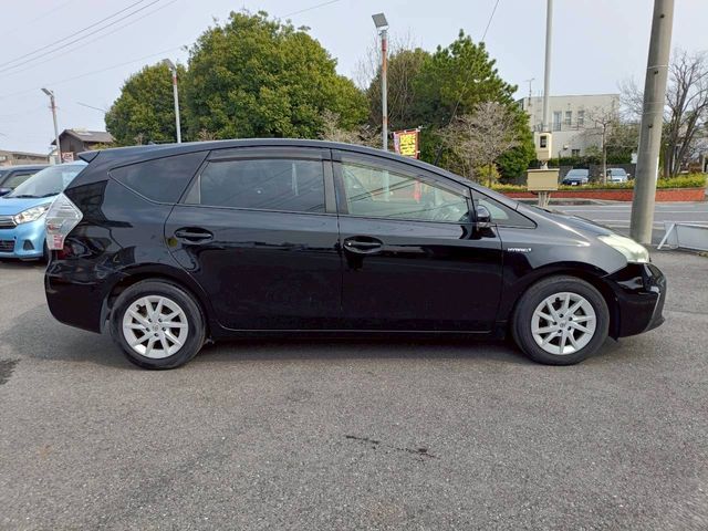 TOYOTA PRIUS ALPHA 2013 Image 31