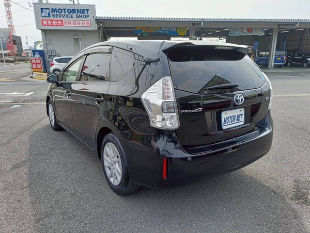 TOYOTA PRIUS ALPHA 2013 Image 31