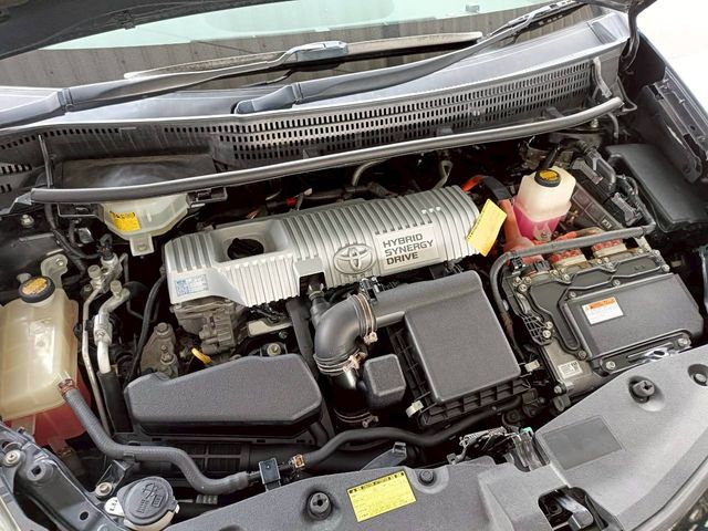 TOYOTA PRIUS ALPHA 2013 Image 31