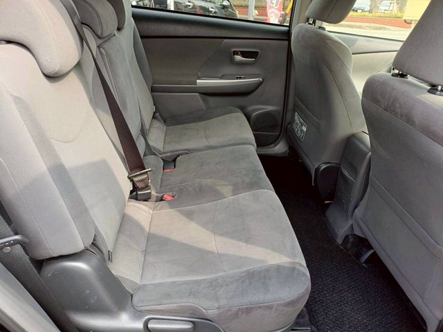 TOYOTA PRIUS ALPHA 2013 Image 31