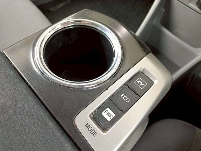 TOYOTA PRIUS ALPHA 2013 Image 31