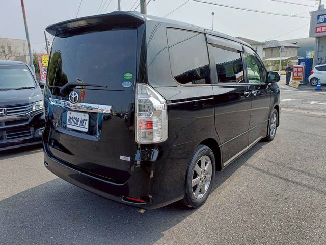 TOYOTA VOXY 2012 Image 31