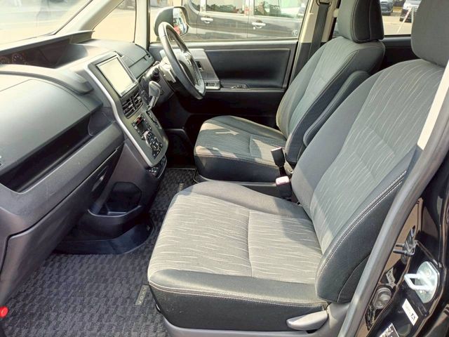 TOYOTA VOXY 2012 Image 31