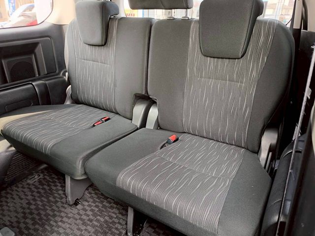 TOYOTA VOXY 2012 Image 31