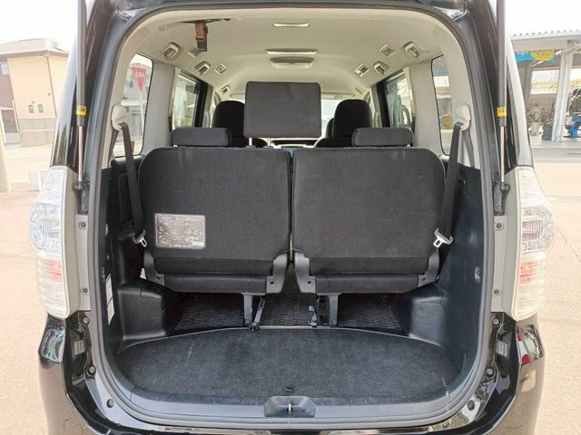 TOYOTA VOXY 2012 Image 31