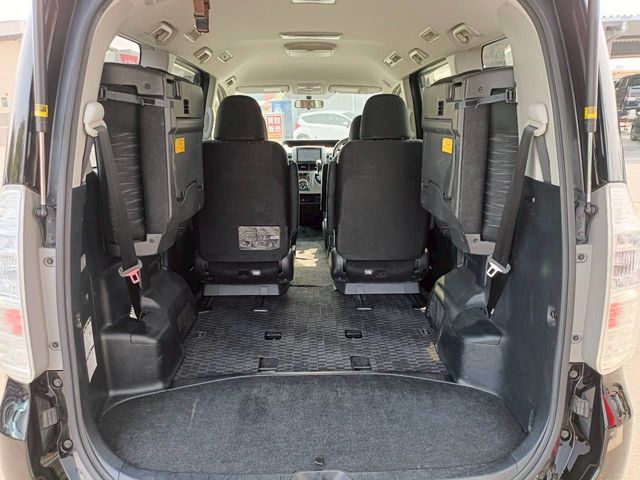 TOYOTA VOXY 2012 Image 31