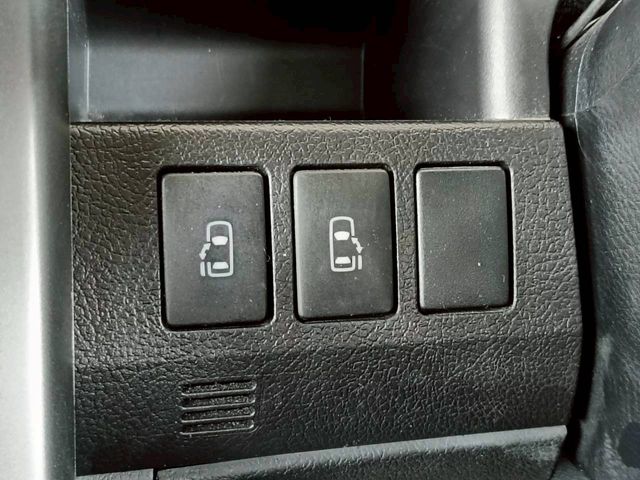 TOYOTA VOXY 2012 Image 31