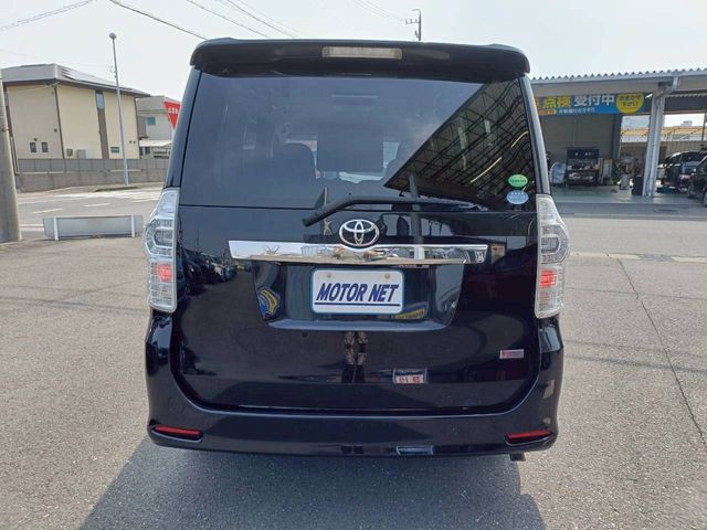 TOYOTA VOXY 2012 Image 31