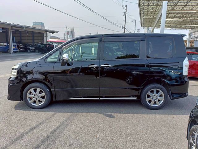 TOYOTA VOXY 2012 Image 31