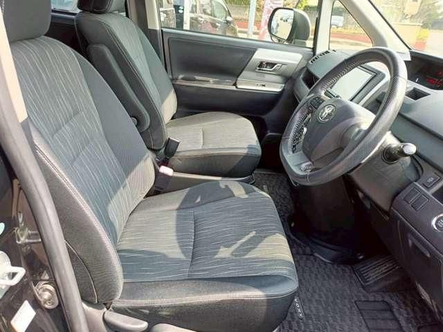 TOYOTA VOXY 2012 Image 31