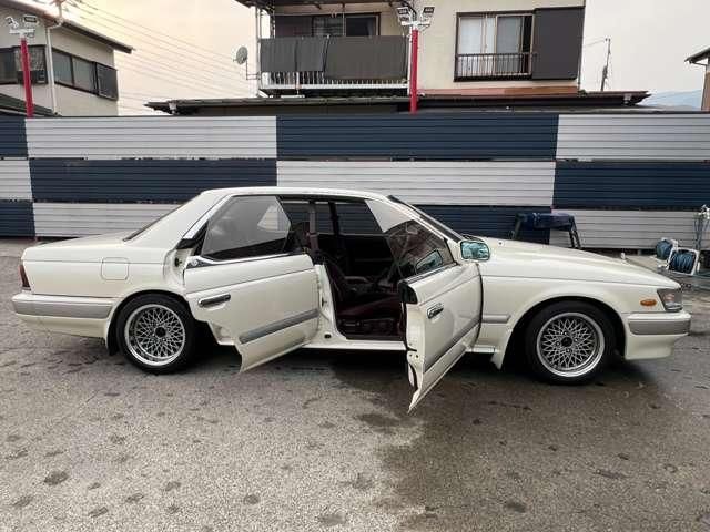 NISSAN LAUREL 1990 Image 31