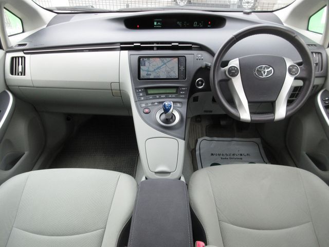 TOYOTA PRIUS 2011 Image 31