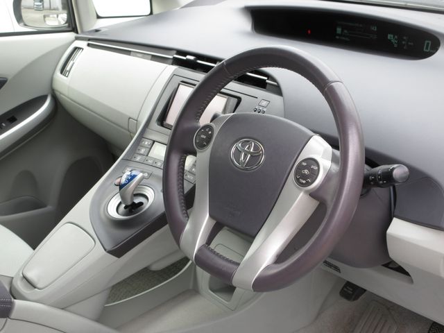 TOYOTA PRIUS 2011 Image 31
