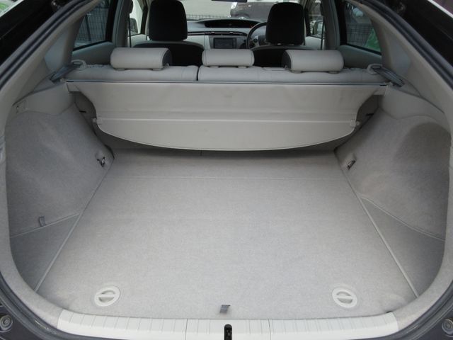 TOYOTA PRIUS 2011 Image 31