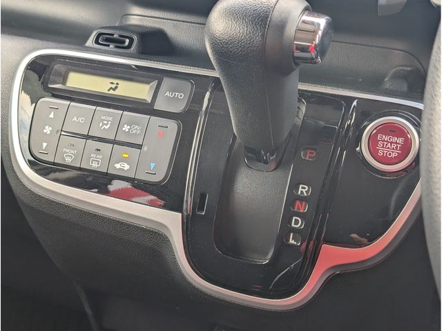 HONDA N BOX 2015 Image 31