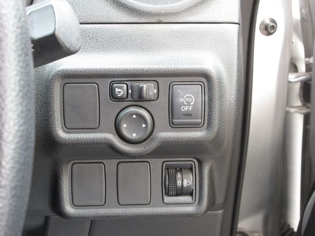 NISSAN NOTE 2012 Image 31