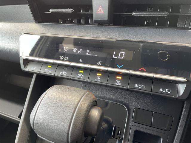 TOYOTA NOAH 2023 Image 31