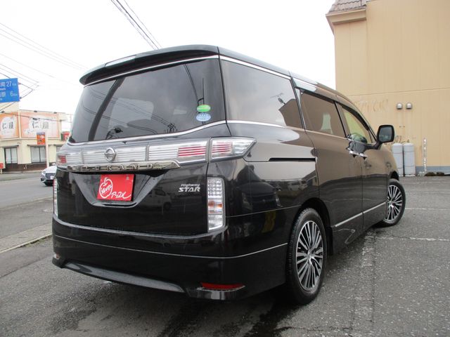 NISSAN ELGRAND 2017 Image 31