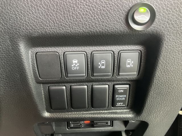 NISSAN ELGRAND 2017 Image 31