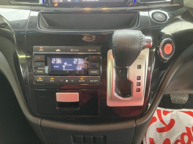 NISSAN ELGRAND 2017 Image 31
