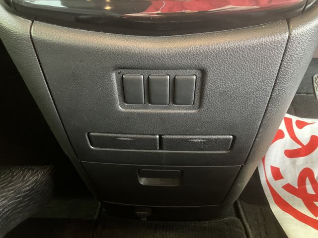 NISSAN ELGRAND 2017 Image 31