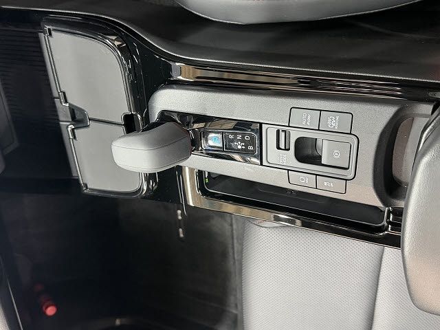 TOYOTA PRIUS PHV 2023 Image 31