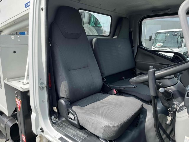 MITSUBISHI CANTER 2017 Image 31