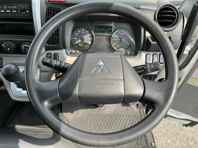 MITSUBISHI CANTER 2017 Image 31