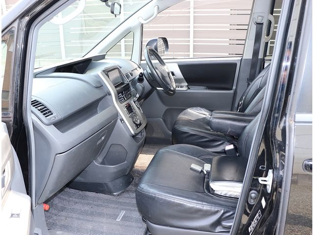 TOYOTA VOXY 2007 Image 31