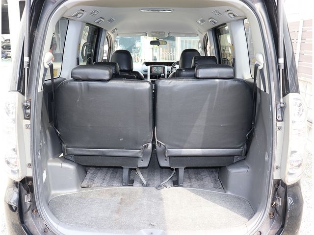 TOYOTA VOXY 2007 Image 31