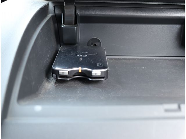 TOYOTA VOXY 2007 Image 31