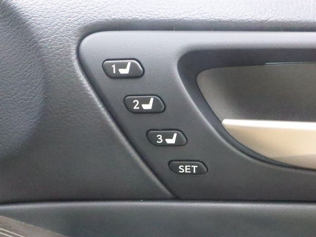 TOYOTA LEXUS IS300H 2017 Image 31