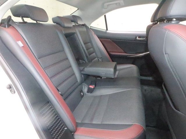 TOYOTA LEXUS IS300H 2017 Image 31