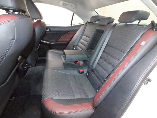 TOYOTA LEXUS IS300H 2017 Image 31