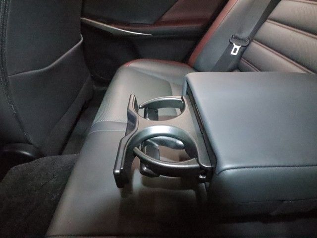 TOYOTA LEXUS IS300H 2017 Image 31