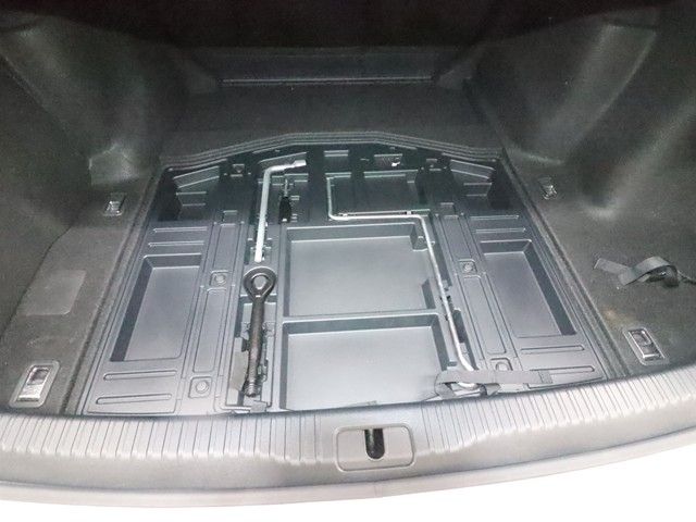 TOYOTA LEXUS IS300H 2017 Image 31