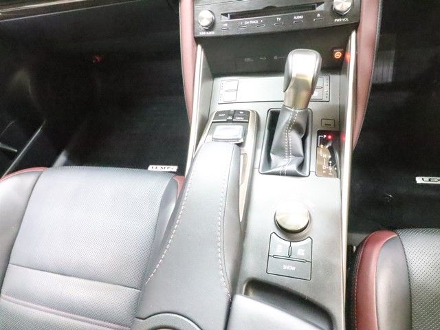 TOYOTA LEXUS IS300H 2017 Image 31