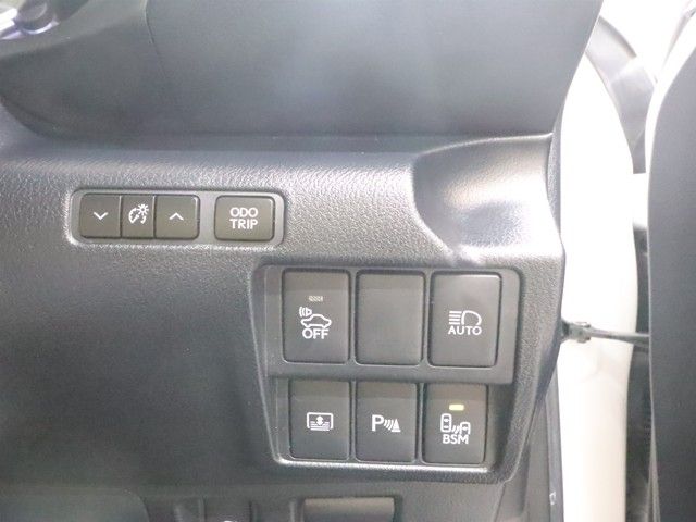 TOYOTA LEXUS IS300H 2017 Image 31