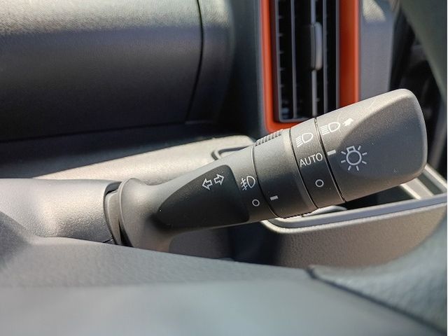 DAIHATSU TANTO FAN CROSS 2023 Image 31