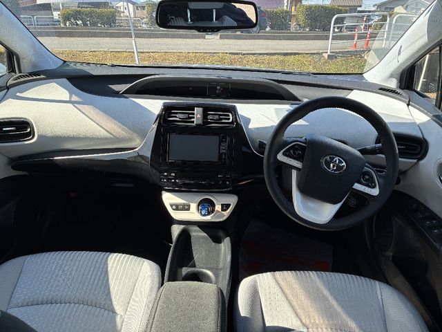 TOYOTA PRIUS 2016 Image 31