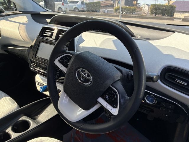 TOYOTA PRIUS 2016 Image 31