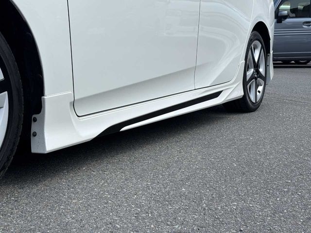 TOYOTA PRIUS 2018 Image 31