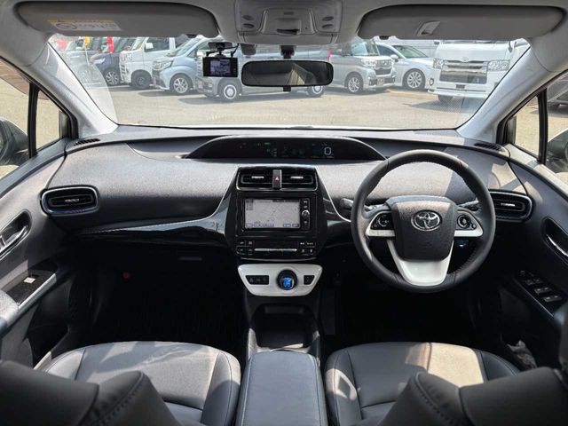 TOYOTA PRIUS 2018 Image 31