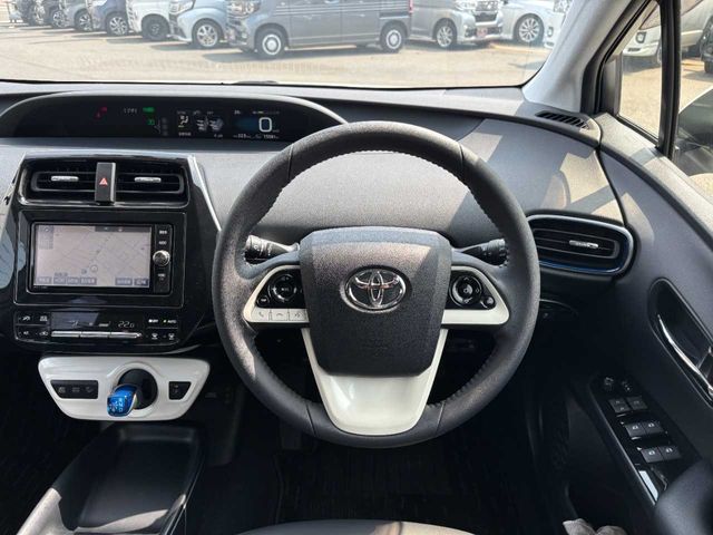 TOYOTA PRIUS 2018 Image 31