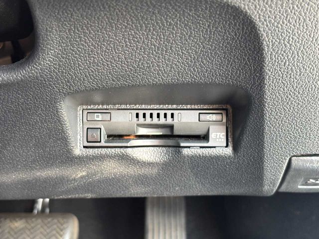 TOYOTA PRIUS 2018 Image 31