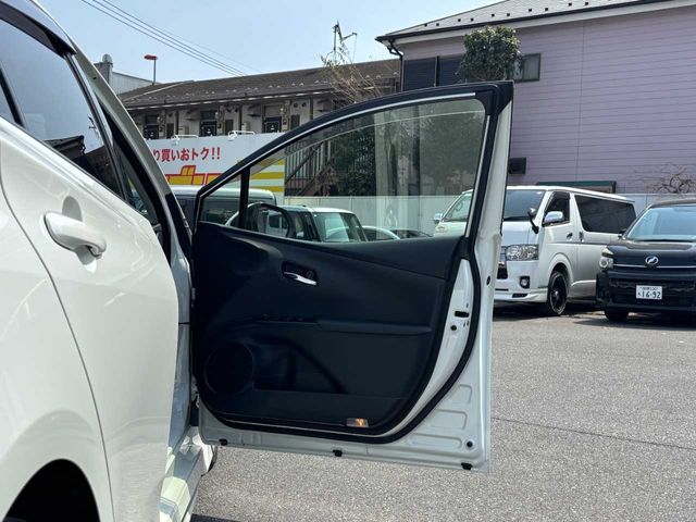 TOYOTA PRIUS 2018 Image 31