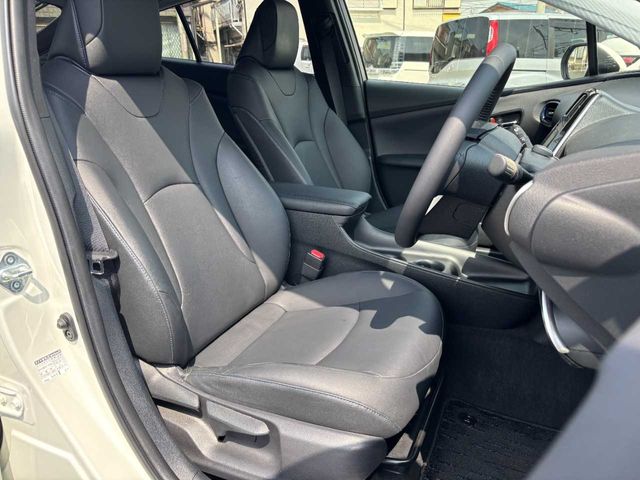 TOYOTA PRIUS 2018 Image 31