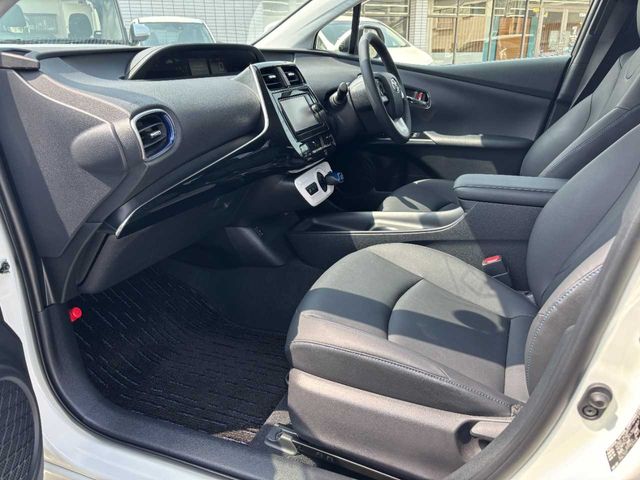 TOYOTA PRIUS 2018 Image 31