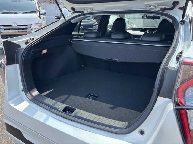 TOYOTA PRIUS 2018 Image 31