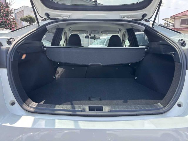 TOYOTA PRIUS 2018 Image 31